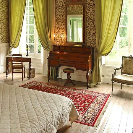 Chateau De Fleury La Foret Bed & Breakfast Igoville Exterior photo