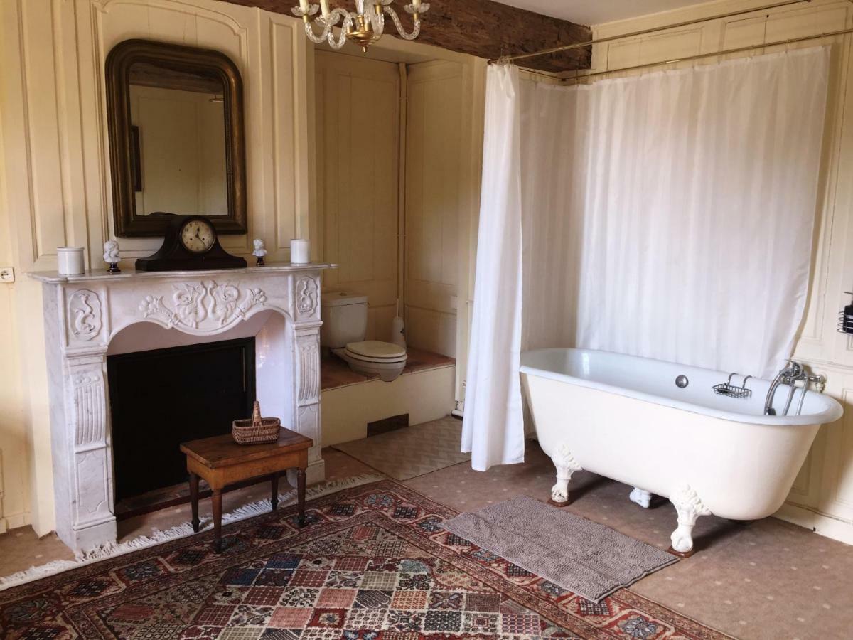 Chateau De Fleury La Foret Bed & Breakfast Igoville Exterior photo